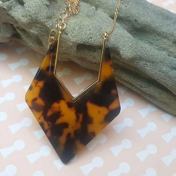 ACETATE MODERN SHAPE PENDANT LONG NECKLACE! - Picture 4 of 5